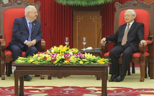 Tổng thống Israel bày tỏ sự ngưỡng mộ Chủ tịch Hồ Chí Minh - 2
Tổng Bí thư và Tổng thống Israel tại buổi tiếp.