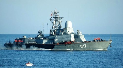 Crimea được trang bị những gì sau khi sáp nhập vào Nga? - 1 Tàu hộ vệ tên lửa Mirazh thuộc Hạm đội Biển Đen ở Sevastopol. Ảnh: Sputnik