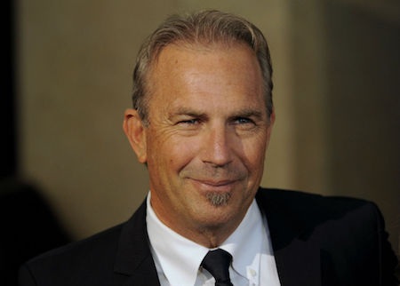 Sao Hollywood và những lần “sa chân” khiến cả đời ôm hận - 1 Kevin Costner từng “nổi đình nổi đám” nhờ góp mặt trong các tác phẩm chất lượng như “The untouchables” hay “Field of Dreams”. Tuy nhiên, sau thành công trong quá khứ, nam tài tử lại chọn lựa những kịch bản phim khá tệ hại như “Waterworld” hay “3000 Miles to Graceland” và khiến người hâm mộ mất hết niềm tin.
