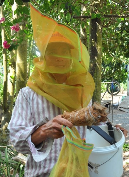 Chua chát nghề săn mật ong - 2 Chua chát nghề săn mật ong - 2