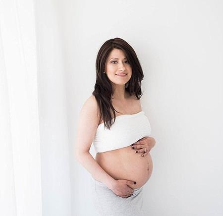 Sau khi bị chẩn đoán ung thư, Moore phát hiện mình mang thai