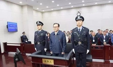 Nối nhau vào tù vì Lệnh Kế Hoạch - 2 Phan Dật Dương trước tòa.
