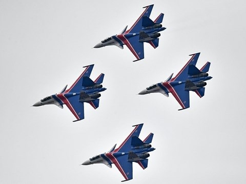 Nga hé lộ những điều lần đầu xuất hiện trong lễ duyệt binh Ngày chiến thắng - 2 Russian Knight vừa nhận tiêm kích Su-30SM vào năm 2016