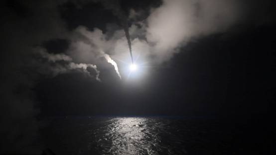Hai cú phản đòn của Putin khiến Obama, Trump mất phản ứng! - 2 Hải quân Mỹ phóng tên lửa Tomahawk vào Syria