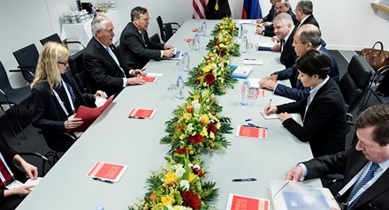 Liên tiếp những động thái lạ của Nga trên chiến trường Syria - 2 Biên bản ghi nhớ về tránh va chạm trên không giữa Nga và Mỹ ở Syria đã được nối lại sau chuyến thăm Moscow của Ngoại trưởng Rex Tillerson. Ảnh: Tass