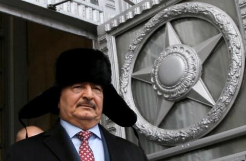 Nga chính thức đạo diễn ván cờ Libya - 2 Khi tướng Khalid Haftar trở thành rào cản cho tiến trình chính trị tại Libya, Moscow sẽ không mạo hiểm chỉ nắm giữ duy nhất quân cờ này để có thể mất cả chì lẫn chài