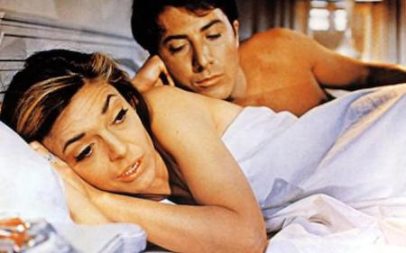 Vẻ đẹp đài các, quyến rũ nhưng bất cần của Anne Bancroft trong bộ phim “The graduate” đã mang về cho nữ diễn viên này một đề cử Oscar danh giá cùng một giải Quả cầu vàng. Tuy nhiên, trong các cảnh quay giường chiếu nóng bỏng, đoàn làm phim “The graduate” đã sử dụng diễn viên đóng thế và thậm chí, ngay cả hình ảnh đôi chân sexy trên tờ poster phim cũng không hề thuộc về Anne Bancroft.