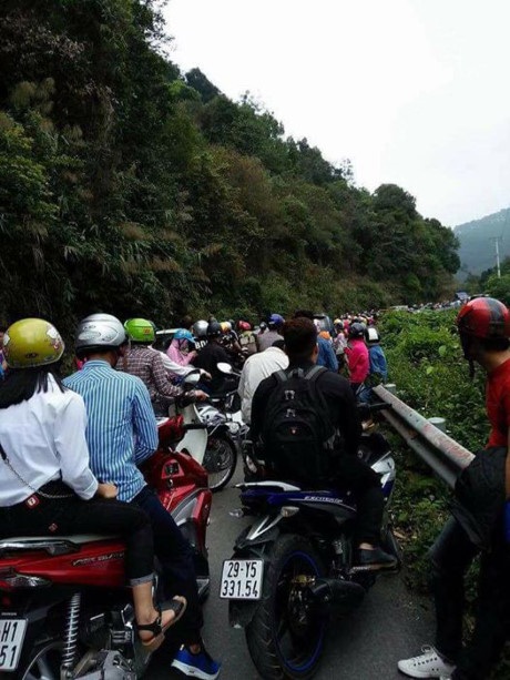 Nhìn lại những hình ảnh đông “nghẹt thở” dịp lễ 30/4 – 1/5 - 13 Cung đường lên Tam Đảo (Vĩnh Phúc) ùn tắc kéo dài hàng giờ đồng hồ trong kỳ nghỉ lễ. (Ảnh: Fb)