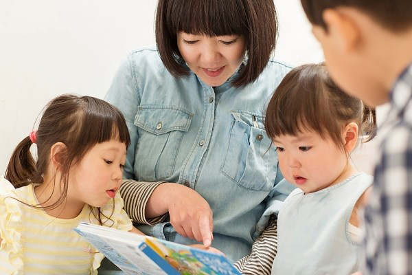 Cha mẹ giúp con phát triển kỹ năng xã hội theo từng độ tuổi - 1 Cha mẹ giúp con phát triển kỹ năng xã hội theo từng độ tuổi - 1