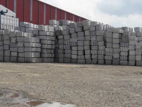 Cảnh giác với kho nhôm khổng lồ của Trung Quốc - 2
Kho để nhôm sát bên Công ty Nhôm Toàn cầu Việt Nam tại Khu công nghiệp Mỹ Xuân B1, huyện Tân Thành, Bà Rịa-Vũng Tàu. Ảnh: Trùng Khánh