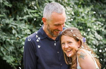 Không nỡ chia lìa, người đàn ông 6 ngày ôm xác vợ - 1 Russell Davison đã ở bên cơ thể Wendy 6 ngày liên tiếp