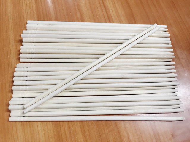 Sự thật đáng sợ về loại đũa dùng một lần - 2
Để cho đũa dùng một lần được trắng, bóng, không bị mốc, người sản xuất đã ngâm một số loại hóa chất độc hại