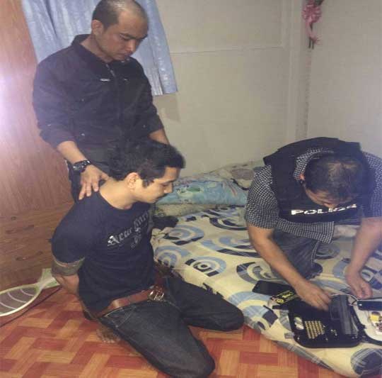 Xông vào cơ quan bắn chết bạn gái cũ - 2 Phuangphee bị bắt tại nhà người thân ở huyện Khlung. Ảnh: DAILY NEWS