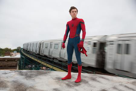 Loạt phim siêu anh hùng hấp dẫn không thể bỏ qua trong thời gian tới - 1 Tom Holland là gương mặt trẻ sẽ thay thế hai đàn anh Andrew Garfield và Tobey Maguire để hóa thân thành chàng “Siêu Nhện” trong bộ phim “Spider-man: Homecoming”, với danh tiếng có sẵn của loạt phim “Spider-man” cộng với chất lượng phim đã được bảo chứng của Marvel, “Spider-man: Homecoming” chắc chắn sẽ làm bùng nổ các phòng vé khi được cho ra mắt vào mùa hè này