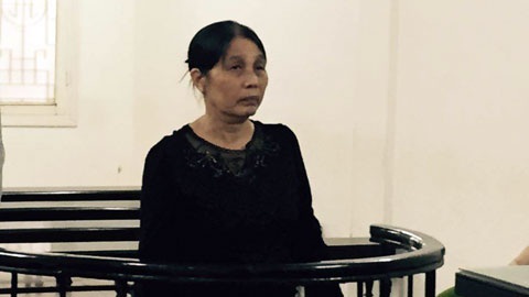 Bi kịch mẹ vợ Khánh "trắng" bị 'ma' cờ bạc ám đến mê dại - 2 Bà Lê Thị Thuận tại tòa.