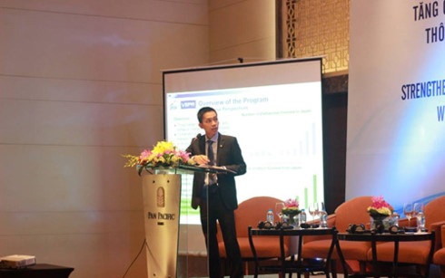 Chi phí “khủng” đè lên thực tập sinh sang Nhật - 2 TS. Nguyễn Đức Thành - Viện trưởng Viện Nghiên cứu Kinh tế và Chính sách (VEPR) - đại diện nhóm nghiên cứu trình bày báo cáo tóm tắt kết quả nghiên cứu về Chương trình thực tập sinh kỹ năng.