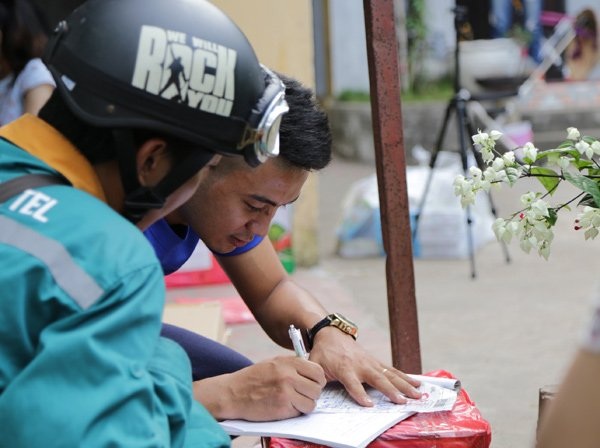 Giảng viên đại học, tranh thủ làm thêm 120 triệu đồng/tháng - 2
Phong nhận được đơn hàng đều đặn mỗi tháng