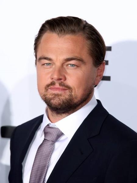 Những ngôi sao tích cực bảo vệ “mẹ” thiên nhiên - 1 Leonardo DiCaprio chắc chắn là ngôi sao hoạt động tích cực nhất vì môi trường sống quanh ta. Khi chỉ mới 24 tuổi, nam tài tử đã tự sáng lập một quỹ phi lợi nhuận để nâng cao nhận thức bảo vệ “mẹ” thiên nhiên và trong giây phút nhận được giải thưởng Oscar danh giá, Leo cũng đã lên tiếng kêu gọi bảo vệ hành tinh xanh, chống biến đổi khí hậu.