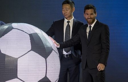 Messi vi vu tận Trung Quốc để… mở công viên - 1 Lionel Messi vừa họp báo giới thiệu công viên mang tên mình