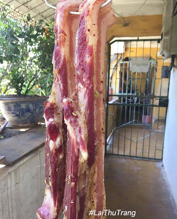 Nắng nóng cao điểm, bà nội trợ “rộ” trào lưu "thịt một nắng trên sân thượng" - 5 Trước đó, món thịt độc đáo này xuất phát từ ý tưởng của chị Lại Thu Trang (Ba Đình, Hà Nội) trong đợt nắng cao điểm vào tháng 6 vừa qua...