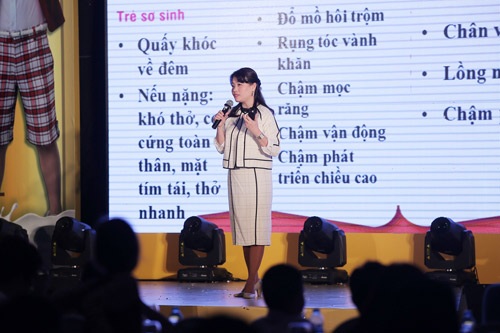 Chuyên gia “mách nước” cách phát triển cả thể chất lẫn tinh thần cho con trẻ - 1 Ts.Bs. Phan Bích Nga chia sẻ về vấn đề dinh dưỡng