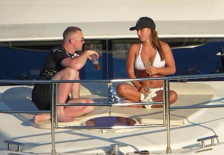 “Nửa kia” của các ngôi sao Ngoại hạng Anh đọ dáng bốc lửa - 1 Coleen Rooney tự tin khoe dáng với bikini