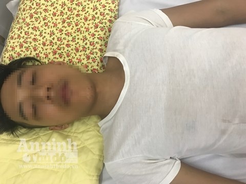 Công an giải cứu một bệnh nhân đòi nhảy từ tầng 18 tự sát - 2 Người đòi tự sát là một bệnh nhân đang điều trị tại bệnh viện