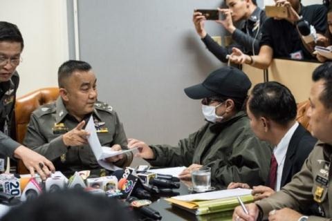 
Người mẹ cung cấp bằng chứng tố cáo tệ hối lộ mại dâm các bé gái ở tỉnh Mae Hong Son.
