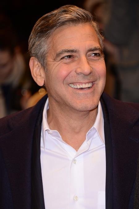 George Clooney is 56 years old this year, but the silver-haired actor is still very stylish and masculine. Recently, George Clooney officially became a father even though he is in his 60s.