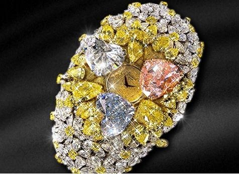 Đồng hồ Chopard - món đầu tư đắt giá - 1 Hãy chiêm ngưỡng chiếc Chopard 201 Carat, ngôi sao sáng nhất trong bảng xếp hạng 10 chiếc đồng hồ đắt nhất hành tinh của Wonderlist. Nó được gắn tới 874 viên kim cương đủ kích cỡ và màu sắc xung quanh mặt đồng hồ, với tổng giá trị 201 carat và có giá tới 25 triệu USD.