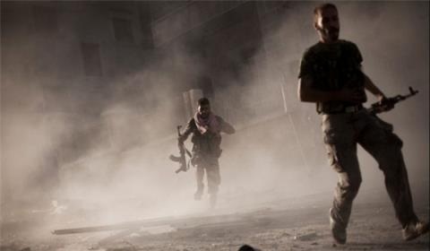 Syria giành Damascus, hạ 8 máy bay ở Hama - 2
Quân đội Syria đánh mạnh khu vực Damascus, tiêu diệt 100 phiến quân khủng bố