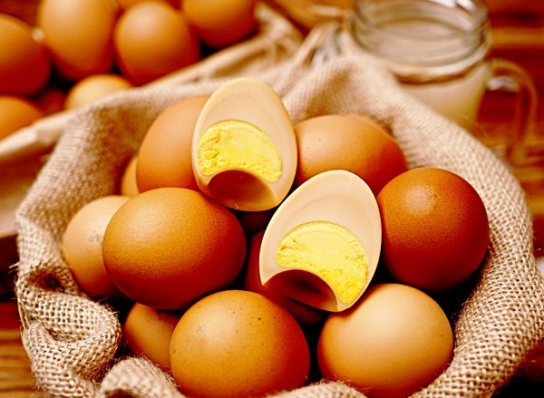 Đắt gấp 10 lần, tranh nhau mua trứng gà Hàn Quốc - 2
Loại trứng gà xông khói Hàn Quốc xuất hiện trên thị trường gần đây đang khiến nhiều người tò mò