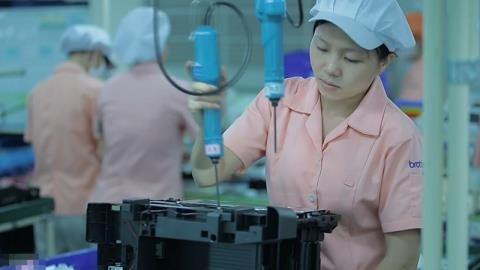 Công nhân trên 35 tuổi thất nghiệp: Trái đắng FDI - 2 Công nhân trên 35 tuổi thất nghiệp để lại nhiều hậu quả đáng lo. Ảnh: NTV