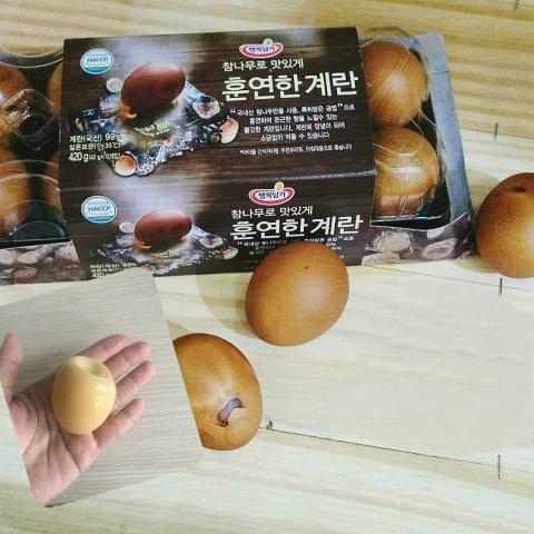 Sự thật trứng gà xông khói Hàn Quốc giá 35.000 đồng/quả - 2 
Trứng xông khói Hàn Quốc 35.000 đồng/quả cháy hàng thường xuyên.