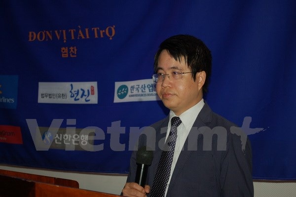 Tư vấn pháp luật lao động Việt Nam tại Hàn Quốc về nước đúng hạn - 2
Phó Đại sứ Trần Anh Vũ phát biểu. (Ảnh: Vũ Toàn-Hữu Tuyên/Vietnam+)