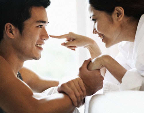 Tâm sự đẫm nước mắt của những người vợ có chồng không kiếm ra tiền - 2
Những người vợ đừng ôm đồm mọi việc, hãy chia sẻ với chồng. Ảnh minh họa.