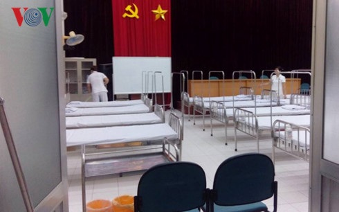 Hội trường bệnh viện thành khu điều trị, đối phó dịch sốt xuất huyết - 2 Khu điều trị ban ngày kê được 20 giường- Ảnh: Minh Điển