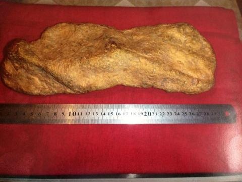 Thợ máy xúc múc được cục vàng 10kg nguyên khối - 2 Khối vàng khổng lồ được tìm thấy tại Nga.
