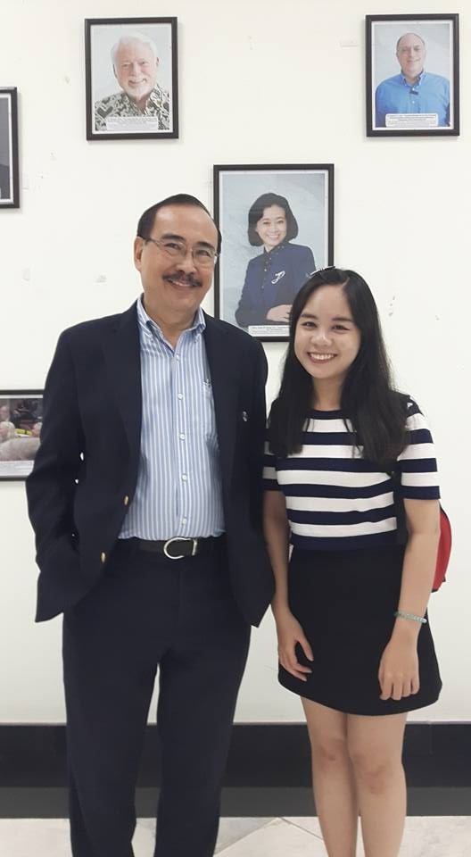 “Đại học Tân Tạo không hoàn hảo” - 1 Võ Thị Hoài Thương và TS. Rolando Dy - Giám đốc điều hành Trung tâm Kinh doanh Lương thực Thực phẩm, Đại học Châu Á Thái Bình Dương (Philippines) trong Hội thảo về Tăng cường hợp tác ASEAN để đảm bảo An ninh lương thực lần thứ 30. TTU vinh dự được chọn tổ chức sự kiện này.