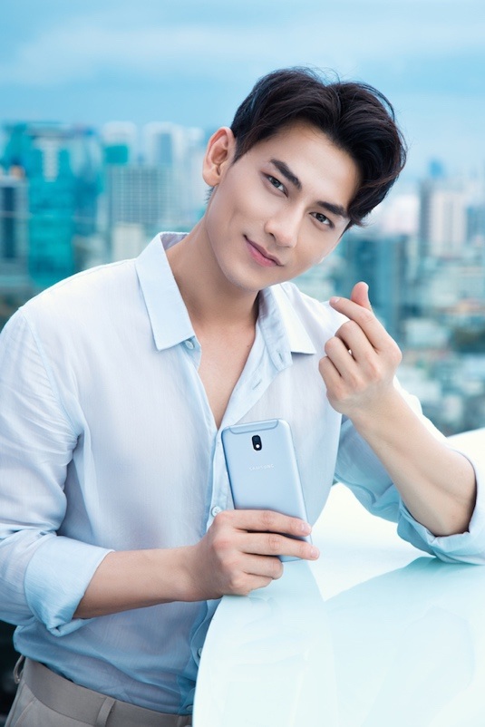 Bạn muốn chụp selfie xoá phông như những người nổi tiếng trên thế giới? Vậy thì hãy đến với chúng tôi để tận hưởng khả năng chụp ảnh đầy sáng tạo. Với các thiết bị chụp ảnh hiện đại, chúng tôi cam kết sẽ giúp bạn có những tấm hình selfie hoàn hảo nhất.