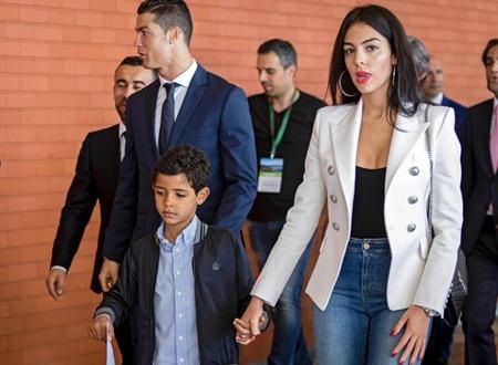Georgina Rodriguez rất thân thiết với con trai của C.Ronaldo