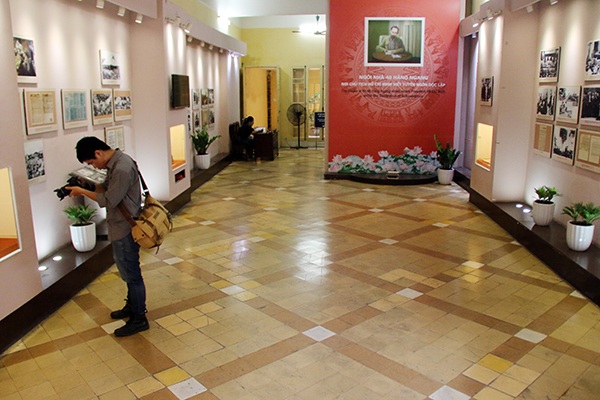 Thăm ngôi nhà Bác Hồ viết bản tuyên ngôn độc lập - 2