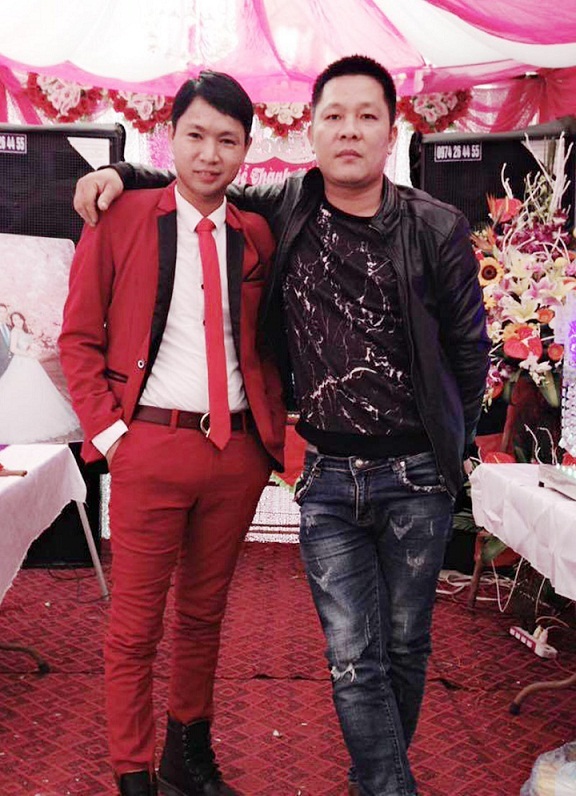 Bầu sô tiết lộ bí mật của bà chủ trong tiệc sinh nhật tiền tỷ - 2 Anh Đạt (bên phải) chia sẻ về những cạm bẫy trong nghề.