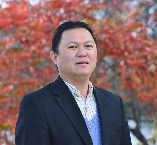 Hệ thống ĐH nghiên cứu Việt Nam: Phải chuyển mình nếu không muốn bị bỏ lại - 1
PGS Lê Bảo Long (Viện Khoa học quốc gia - ĐH Quebec, Canada) – tác giả bài viết.