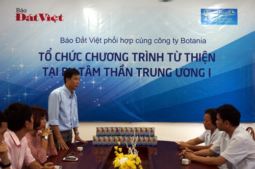 BoniAncol - Gieo niềm tin,tìm hạnh phúc cho người nghiện rượu - 2
Bác sĩ Nguyễn Khắc Hoàng, Phó giám đốc công ty Botania chia sẻ trong chương trình từ thiện