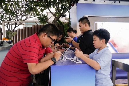 Dư âm sau chuỗi sự kiện Tech Offline trải nghiệm sớm Galaxy Note8 - 1 Galaxy Note8 không chỉ hấp dẫn người yêu S Pen và Galaxy Note, mà còn đặc biệt trong mắt khách hàng của những thương hiệu khác, từ Apple, OPPO cho đến Sony hay LG.