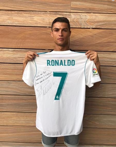 Nghẹn lời trước nghĩa cử C.Ronaldo dành cho fan nhí vừa tử nạn - 1 C.Ronaldo vừa có một chia sẻ xúc động trên trang cá nhân