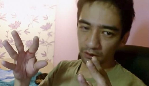 Cho rắn độc cắn rồi livestream cảnh chết dần để xin lỗi vợ - 1 Blogger nổi tiếng rơi vào trạng thái tuyệt vọng sau khi chia tay vợ