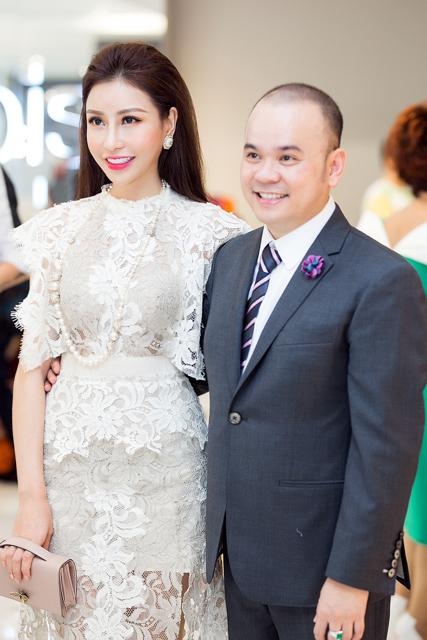 Hoa hậu Lam Cúc đẹp thu hút ánh nhìn trong sự kiện khai trương ...