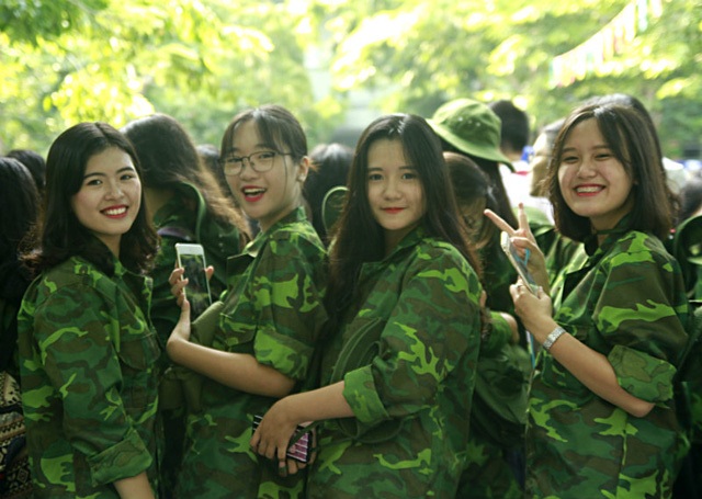 Trường THPT Lương Thế Vinh cấm học sinh bấm “like” khi chưa đọc kỹ - 1 Nội quy trường THPT Lương Thế Vinh yêu cầu học sinh viết status phải rõ ràng, không được bấm “like” khi chưa đọc kỹ nội dung trên Facebook.